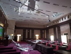 Genting Ruang Paripurna DPRD Blitar Rontok Akibat Gempa M 6,1 Malang