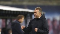 Hansi Flick melanjutkan dominasi Bayern Munich di Bundesliga dengan menjadi juara di musim 2020/2021. Ia kemudian kini melatih timnas Jerman. (Foto: AP/Jan Woitas)