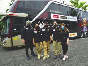 Jordi Onsu dan Tim Harus Jalani Pembersihan Setelah Mobil Masuk Jurang Jordi Onsu dan Tim Harus Jalani Pembersihan Setelah Mobil Masuk Jurang