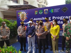 Kapolda Metro Luncurkan Vaksinasi Massal di Kampung Tangguh Cideng