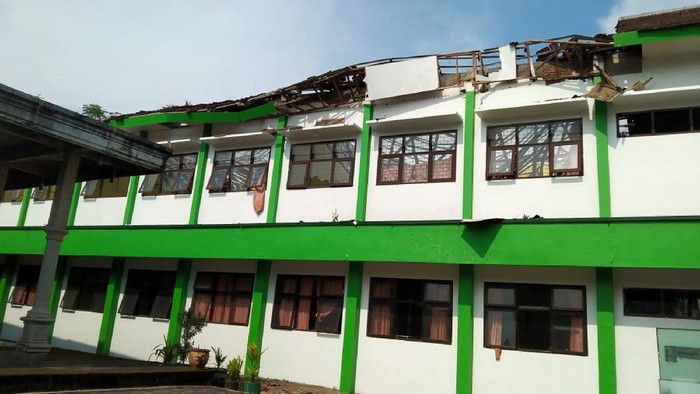 Terkini! Foto-foto Dampak Kerusakan Gempa Malang - Jualinlaptop.id