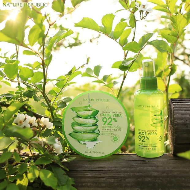 Kandungan aloe vera yang tinggi mampu memberikan sensasi menenangkan pada kulit sensitif secara maksimal karena sangat mudah diserap.