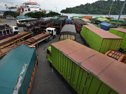 Beda dengan Pejalan Kaki, Tak Ada Pemeriksaan Corona Bagi Sopir di Merak