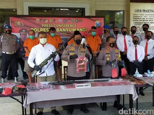 Polisi Gerebek Home Industry Senjata Api Rakitan di Banyuwangi Polisi Gerebek Home Industry Senjata Api Rakitan di Banyuwangi
