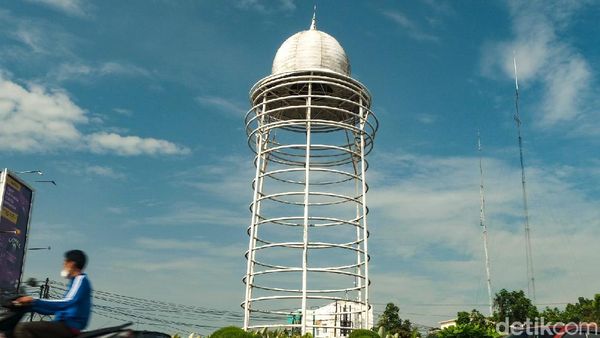 Melihat dari Dekat Tugu Pamulang yang Viral, Bentuknya Mirip Apa Ya?