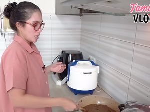 Sambut Puasa, Ussy Sulistiawaty Masak Sop Konro Khas Makassar Sambut Puasa, Ussy Sulistiawaty Masak Sop Konro Khas Makassar