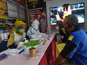 Cerita Lansia di Jakpus Deg-degan dan Takut Jalani Vaksinasi COVID-19