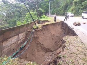 Awas, Bahu Jalan Nasional Trenggalek-Ponorogo Longsor di Dua Titik