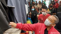 Peresmian gerai Mills di Bandung juga dihadiri oleh Wakil Walikota Bandung, Yana Mulyana dan beberapa mantan pemain timnas Indonesia.
