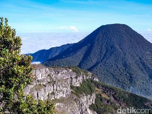 Biaya Masuk Gunung Gede Pangrango Naik, Ini Daftar Rinciannya Biaya Masuk Gunung Gede Pangrango Naik, Ini Daftar Rinciannya