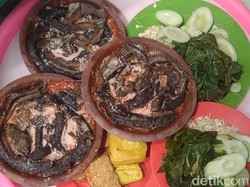 Gurih Pedas! Pecak Belut Legendaris Buatan Warung Bu Niti di Pemalang