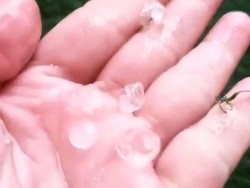 Hujan Es Melanda Kota Bandung, Ini Penjelasan BMKG