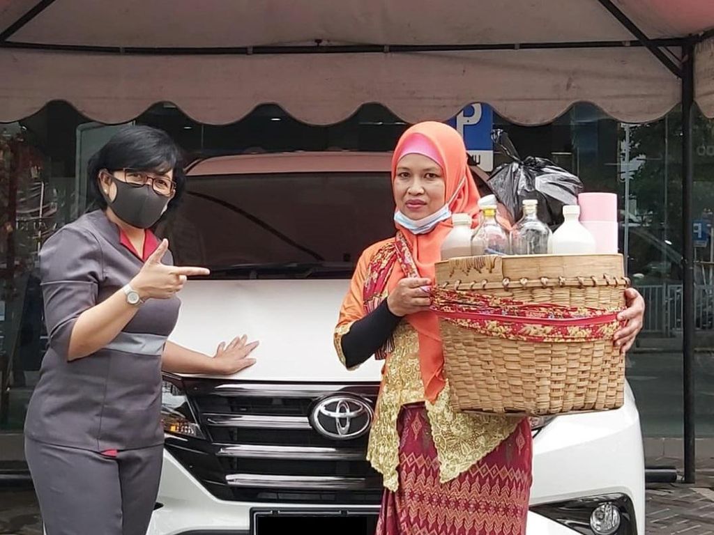 Kisah Pedagang Jamu Beli Toyota Rush: DP Rp 200 Juta, Terbantu Diskon PPnBM Kisah Pedagang Jamu Beli Toyota Rush: DP Rp 200 Juta, Terbantu Diskon PPnBM