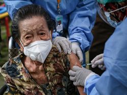 Perlu Jaminan Akses Vaksin COVID-19 bagi Kelompok Berisiko Tinggi di Masa Endemi