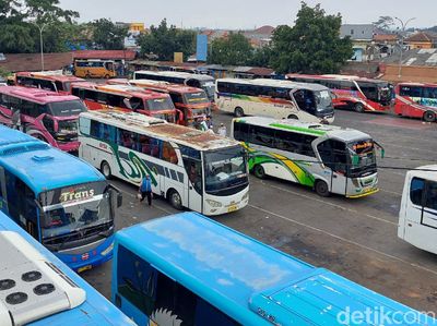 Melihat Lebih Dekat Aktivitas di Terminal Cicaheum Jelang Ramadhan