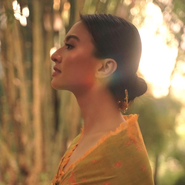 Menjaga Kelembaban Kulit/instagram.com/ralineshah Kulit yang terhidrasi dengan sempurna akan terlihat lebih sehat dan awet muda tanpa khawatir munculnya kerutan.