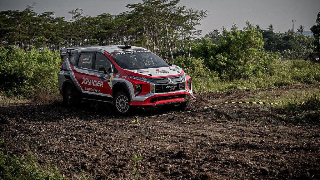 Ini Mobil Keluarga yang Antarkan Rifat Sungkar Juara Nasional Sprint Rally