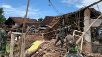 Momen Gubernur Khofifah Tinjau Lokasi Terdampak Gempa Malang