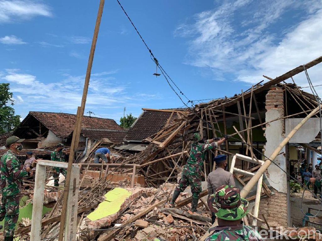 Gempa Malang di Antara Pagebluk Akan Berakhir dan Aktivitas Lempeng Indo Australia Gempa Malang di Antara Pagebluk Akan Berakhir dan Aktivitas Lempeng Indo Australia