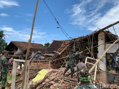 Momen Gubernur Khofifah Tinjau Lokasi Terdampak Gempa Malang