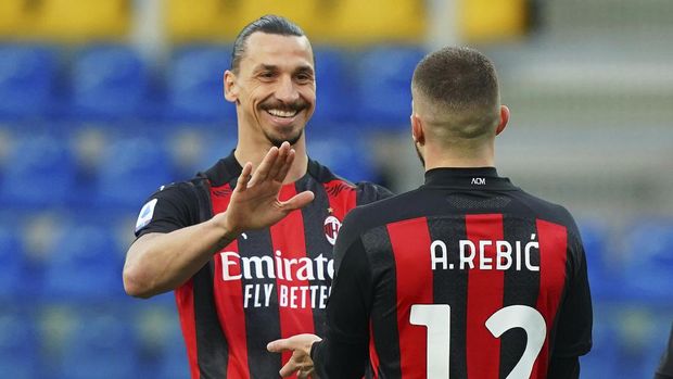 Milan's Ante Rebic celebrates after scoring his side's first goal, with teammate Zlatan Ibrahimovic, who gave him the assist, during the Italian Serie A soccer match between Parma and Milan at the Ennio Tardini stadium in Parma, Italy, Saturday, April 10, 2021. (Spada/LaPresse via AP)