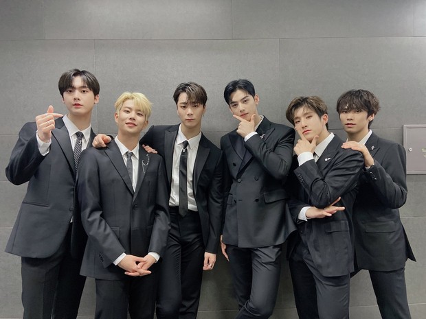 Penampilan ASTRO dengan image yang lebih dewasa / foto: twitter.com/astro_staff Penampilan ASTRO dengan image yang lebih dewasa / foto: twitter.com/astro_staff