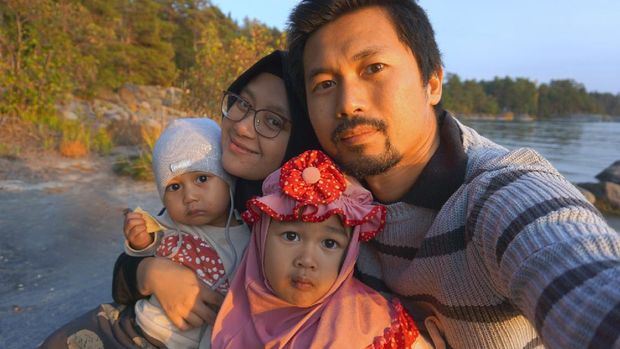 Penulis bersama keluargs kecilnya di Finlandia. (Dok Nurfitriani)