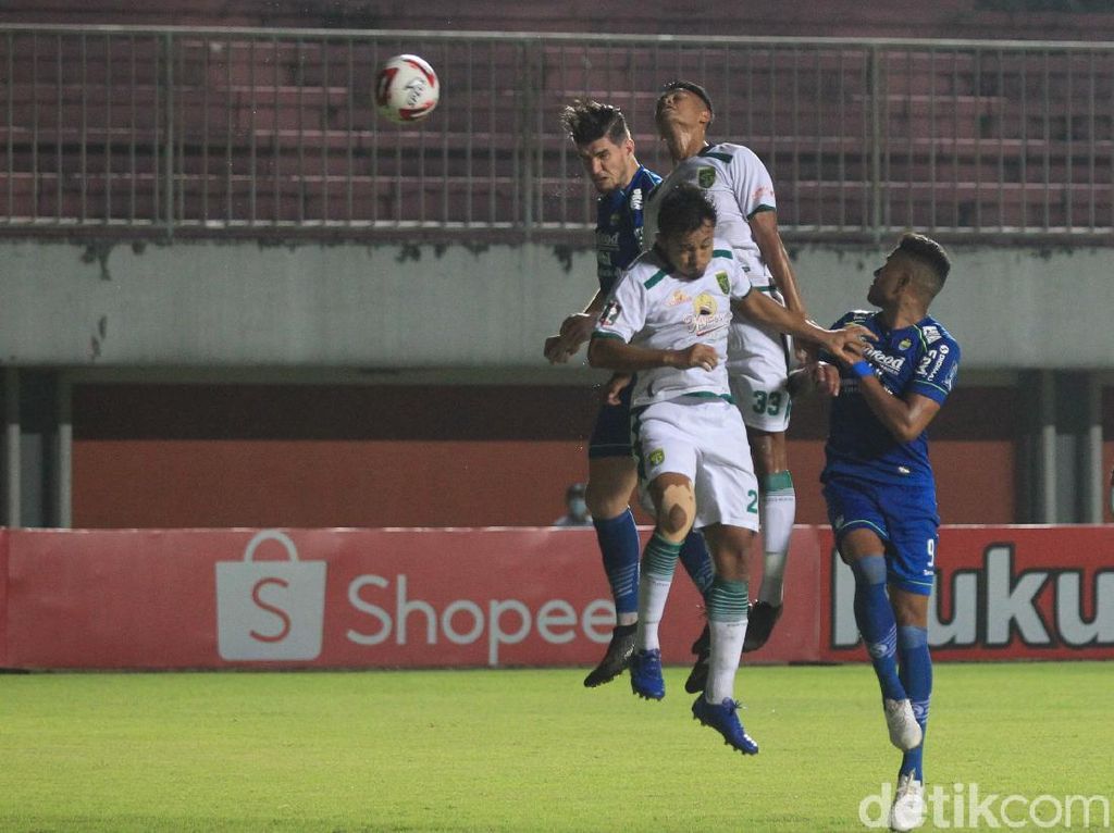 Persib Bandung Lemah Antisipasi Umpan Silang, 8 Gol Diciptakan Lawan