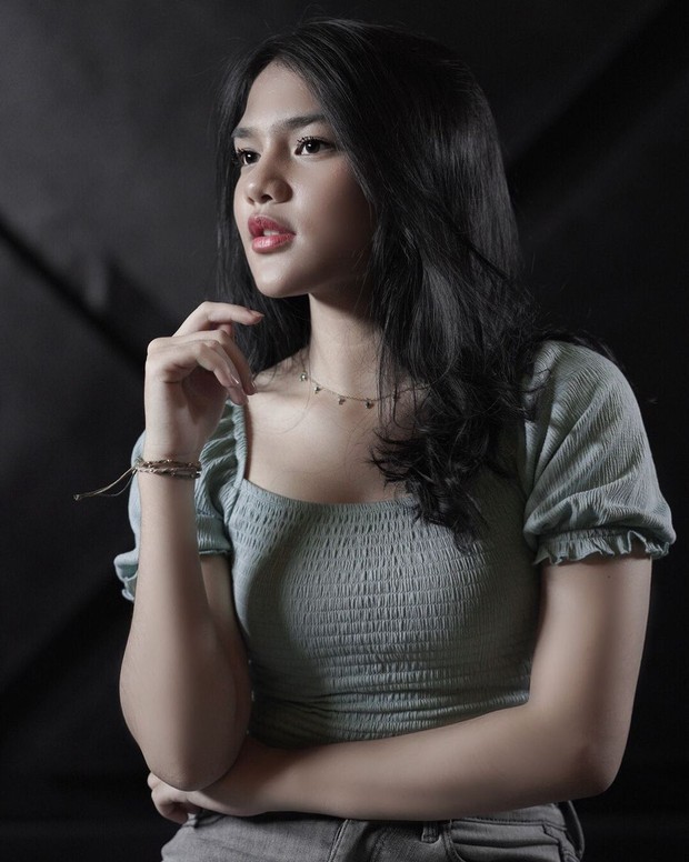 Pesona Davina Karamoy/Instagram.com/davinaakaramoy Pesona Davina Karamoy