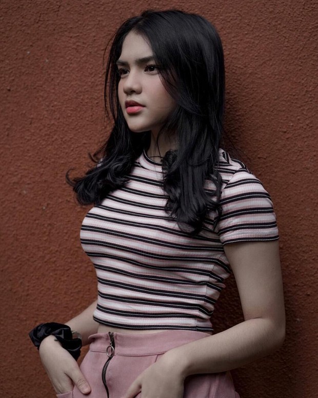 Pesona Davina Karamoy/Instagram.com/davinaakaramoy Pesona Davina Karamoy