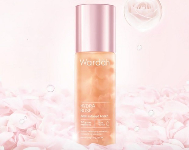 Petal Infused Toner dengan kelopak mawar asli/Foto: Instagram.com/wardahbeauty wardah hydra rose