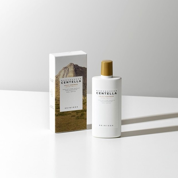 Produk Centella Air Fit Suncream/Instagram/skin1004_indonesia Gunakan selalu sunscream dari skin 1004 untuk melindungi kulit wajahmu dari terpaan sinar matahari.