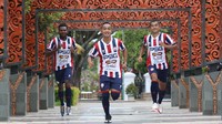 PSG Pati, yang bekerja sama dengan apparel Mills, menghadirkan jersey dengan setrip vertikal merah dan biru tua, yang dikombinasikan dengan warna putih. (Foto: Dok. PSG Pati)