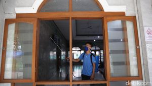 Sambut Ramadhan, Warga Ibu Kota Bersihkan Masjid
