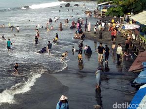 Jelang Ramadhan, Pesisir Pantai Palabuhanratu-Cisolok Dipadati Wisatawan