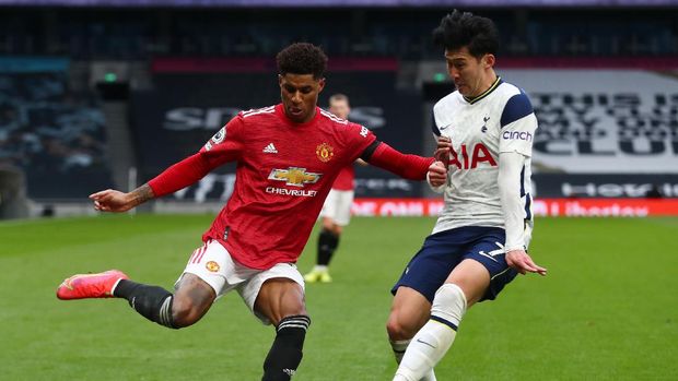 Soccer Football - Premier League - Tottenham Hotspur v Manchester United - Tottenham Hotspur Stadium, London, Britain - April 11, 2021 Manchester United's Marcus Rashford in action with Tottenham Hotspur's Son Heung-min Pool via REUTERS/Clive Rose EDITORIAL USE ONLY. No use with unauthorized audio, video, data, fixture lists, club/league logos or 'live' services. Online in-match use limited to 75 images, no video emulation. No use in betting, games or single club /league/player publications.  Please contact your account representative for further details.