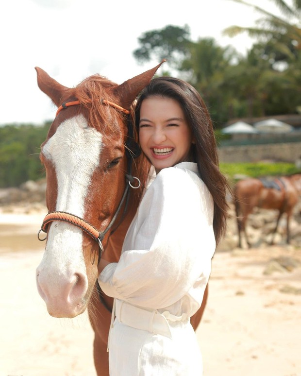 Tersenyum Cantik/instagram.com/ralineshah Menggunakan perawatan anti aging menghindarkan risiko munculnya kerutan pada wajah sebagai tanda penuaan.