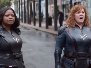 Thunder Force: Superhero yang Tidak Lucu atau Mengesankan