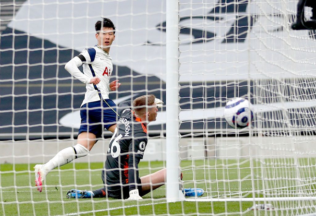 Tottenham Hotspur Vs Manchestyer United LONDON, ENGLAND - APRIL 11: Son Heung-Min of Tottenham Hotspur celebrates with Sergio Reguilon after scoring their team's first goal during the Premier League match between Tottenham Hotspur and Manchester United at Tottenham Hotspur Stadium on April 11, 2021 in London, England. Sporting stadiums around the UK remain under strict restrictions due to the Coronavirus Pandemic as Government social distancing laws prohibit fans inside venues resulting in games being played behind closed doors. (Photo by Matthew Childs - Pool/Getty Images)