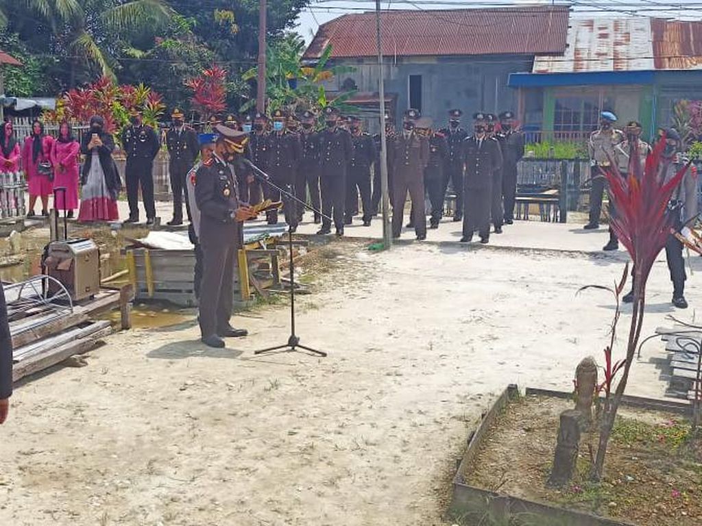 Bripka Mashudin Hanyut Saat Tangkap Buron di Sungai Kalsel Bripka Mashudin Hanyut Saat Tangkap Buron di Sungai Kalsel
