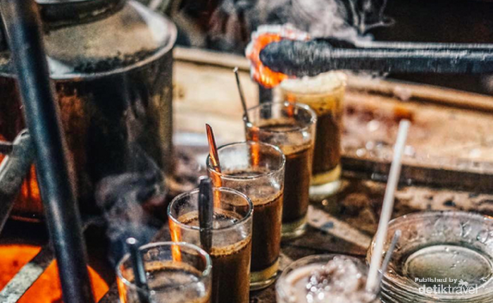 Kopi Jos Lik Man, Kopi khas dengan Seduhan Arang Panas.