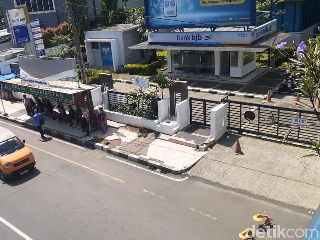 Sepekan Sudah JPO Balai Kota Depok Tanpa Parkir Liar, Semoga Tertib Terus Sepekan Sudah JPO Balai Kota Depok Tanpa Parkir Liar, Semoga Tertib Terus