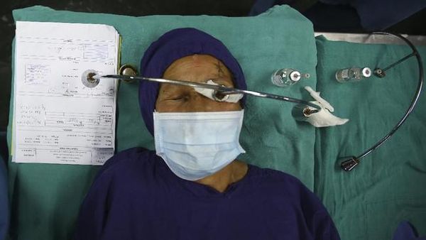 Ambisi Dokter Mata Berantas Katarak di Nepal