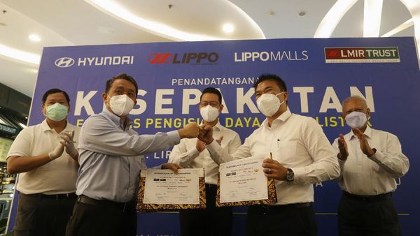 Asyik Fasilitas Fast Charging Mobil Listrik Makin Banyak di Mal