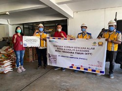 Brantas Abipraya Beri Bantuan Sembako-Obat ke Korban Banjir di NTT