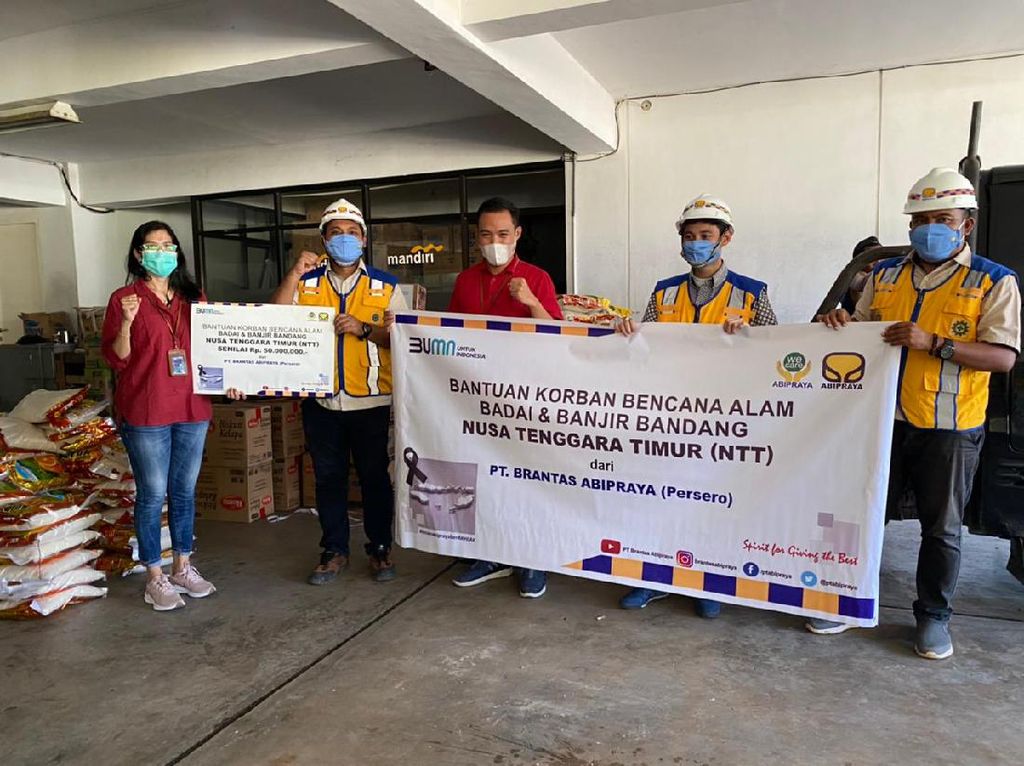 Brantas Abipraya Beri Bantuan Sembako-Obat ke Korban Banjir di NTT Brantas Abipraya Beri Bantuan Sembako-Obat ke Korban Banjir di NTT