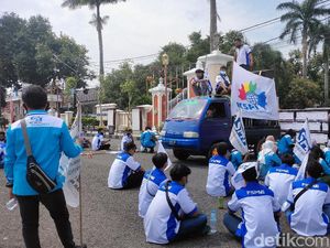 Tolak THR Dicicil, Buruh Geruduk Pendopo Majalengka