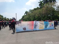 Demo Buruh, Puluhan Massa Mulai Tampak di Patung Kuda