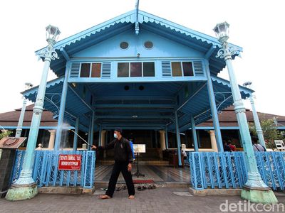 Disinfeksi Menyeluruh Masjid Agung Solo Sambut Ramadhan