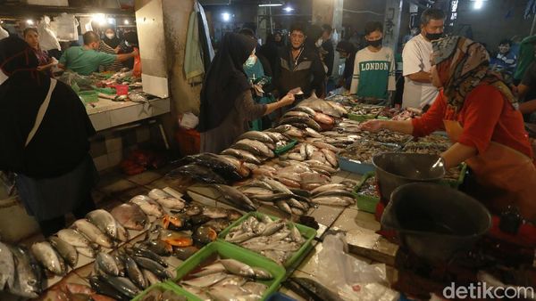 Harga Daging Sapi Meroket, Emak-emak Pilih Belanja Ikan